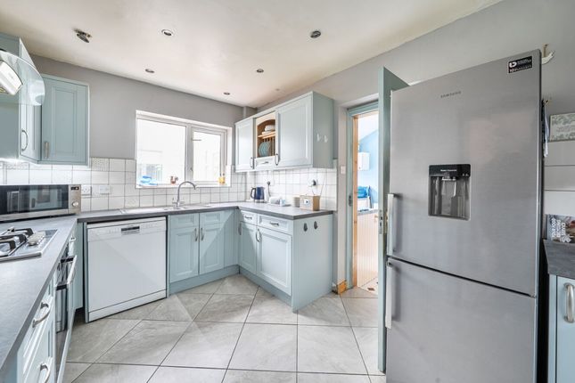 31 Arundel Drive, Bedford photo 4