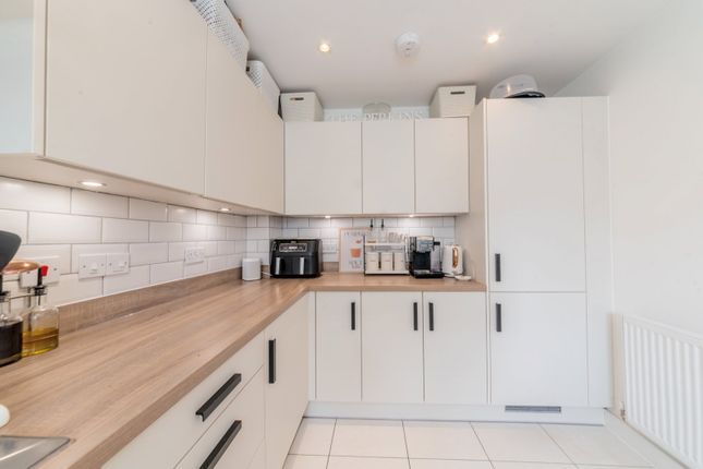 17, Haffenden Avenue, Sittingbourne photo 4