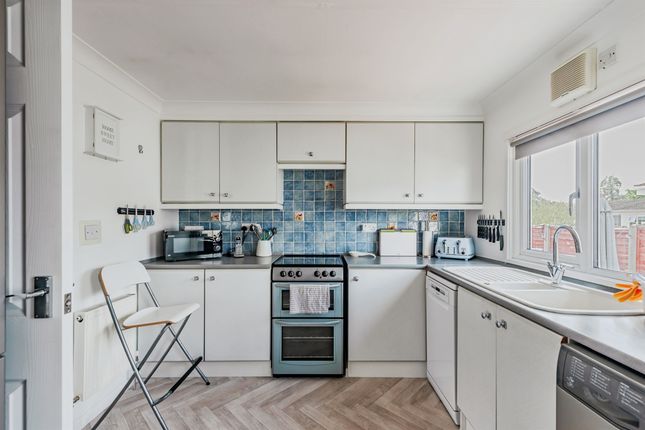 7a, Laburnum Court, Horley photo 4
