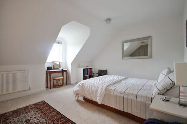 Flat to rent in Lower Luton Road, Harpenden