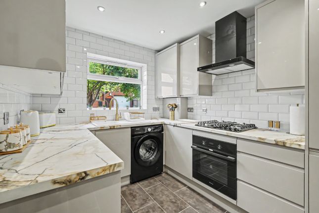 5 Lindsell Lane, Basildon, Essex photo 4