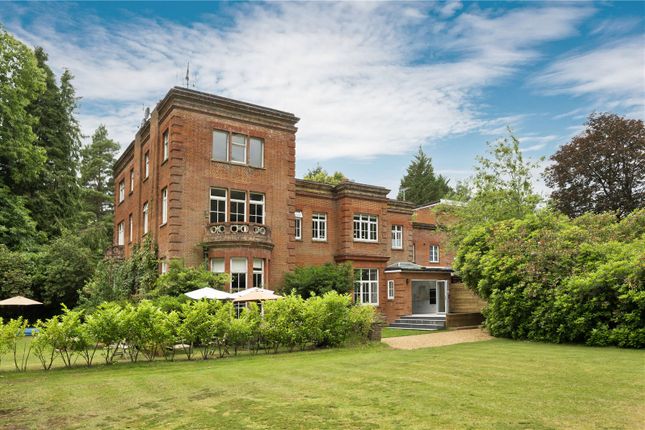 Thumbnail Flat to rent in London Road, Windlesham, Surrey