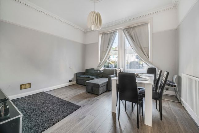 Flat 2, 4, Birdhurst Rise, South Croydon photo 2