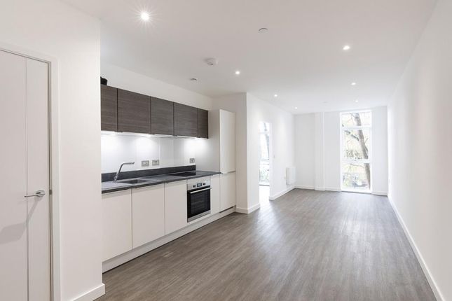 Thumbnail Flat to rent in Knoll Road, Camberley