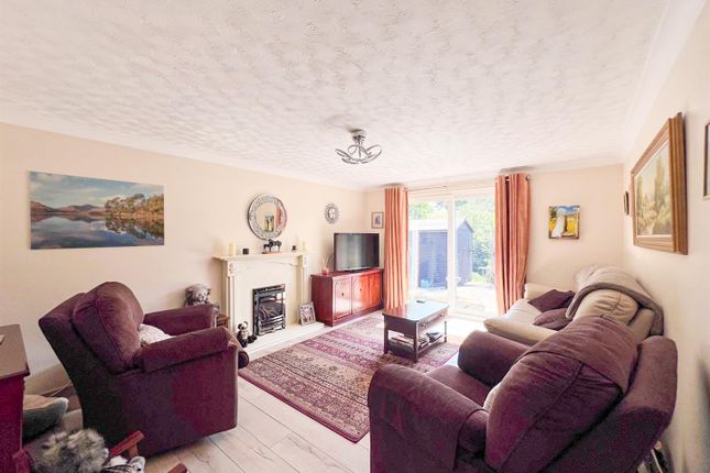 5, Hayes Close, Leek photo 4