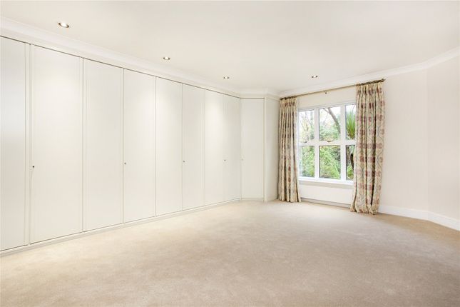 Flat to rent in The Watergardens, Warren Road, Kingston Upon Thames
