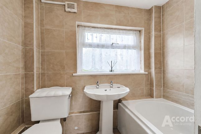 35 Galleywood Crescent, Romford photo 4