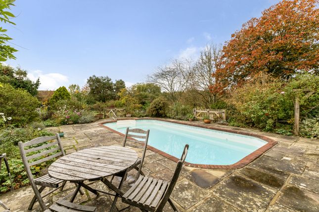 Horseshoe Farmhouse, Luxfords Lane, East Grinstead photo 2