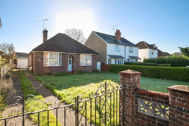 3-bed house on 10, Broadway Road, Surrey, £550,000