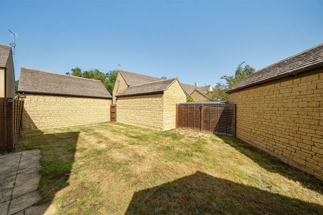 3, Varsity Close, Moreton-In-Marsh photo 3