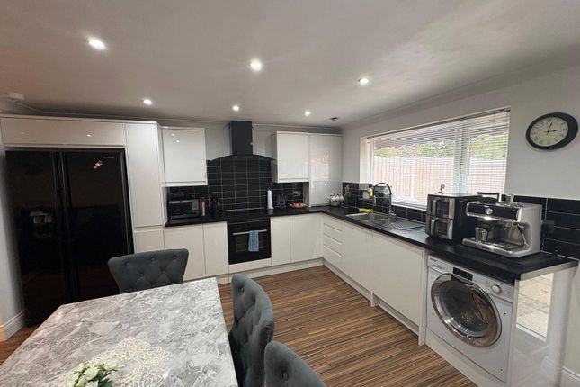 69, Rowhill Avenue, Aldershot photo 4
