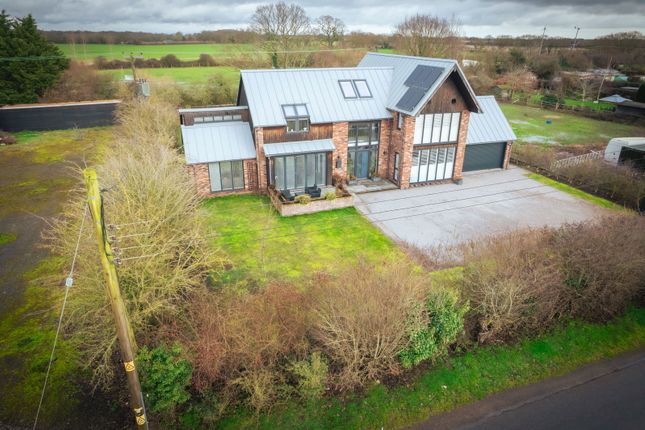 The Hawthorns, Heath Road, St Osyth photo 2