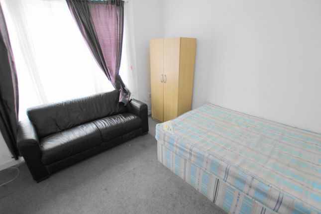 Flat for sale in Stafford Road, London