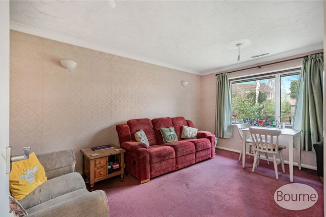 14, Watermead, Woking photo 3