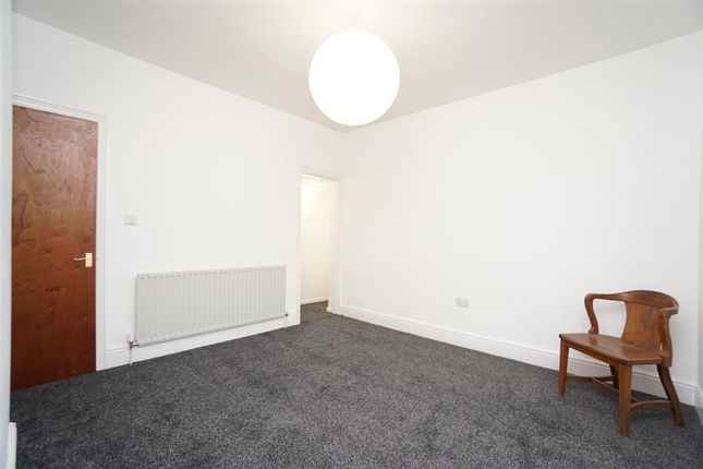 82, Meersbrook Avenue, Sheffield photo 5
