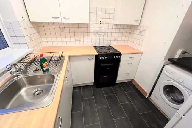 Flat to rent in Crest Court, Hereford