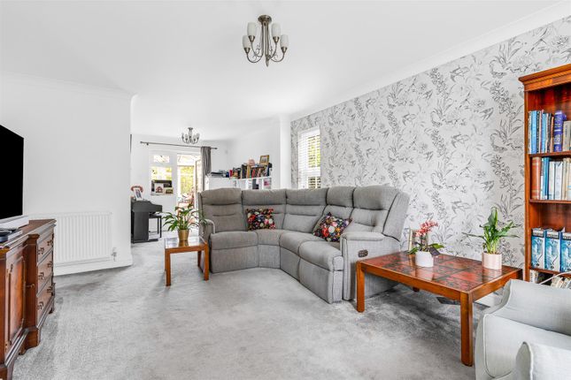 134, Longcroft Lane, Welwyn Garden City photo 4