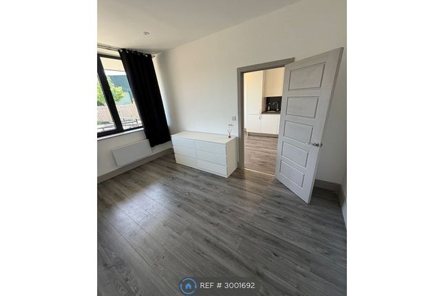 Flat, Cube House Quilters Way, Stoke Mandeville, Aylesbury photo 5
