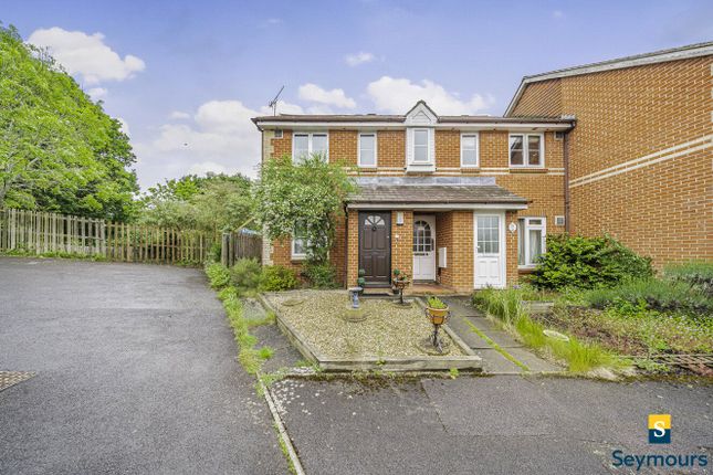 Thumbnail Flat for sale in Guildford, Surrey