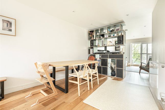 Flat 36, 22, Bradley Road, Clapham photo 4