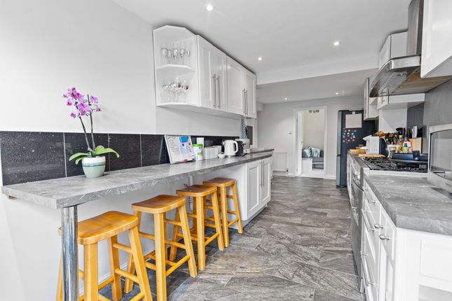 94 Milton Crescent, East Grinstead photo 3