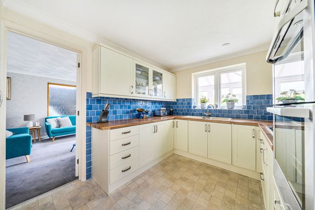 1 Faresmead, Bognor Regis photo 3