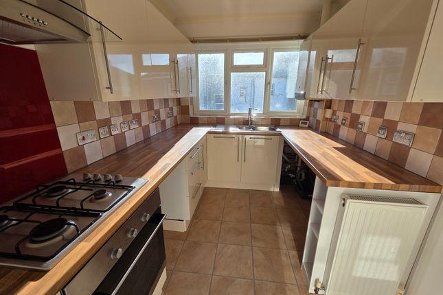 3, West Terrace, Eastbourne photo 2