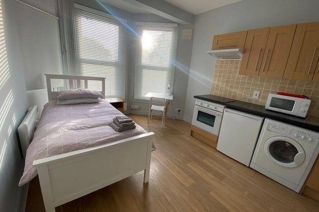 26 w, High Road, London photo 2