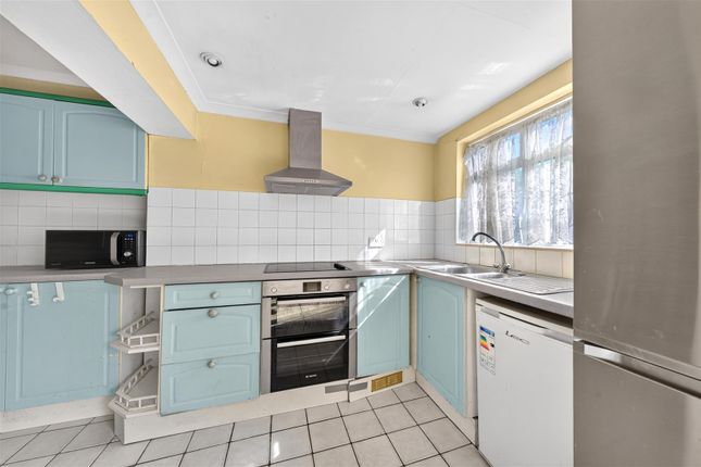 95, Torrington Way, Morden photo 2