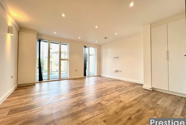 3, 77, Brent Street, London photo 4