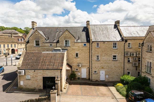 Studio flat on 11 Stones Court, Bradford on Avon, £350,000