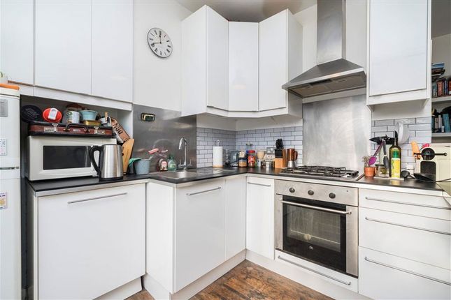 Flat 62, Finn House, Bevenden Street, London photo 2