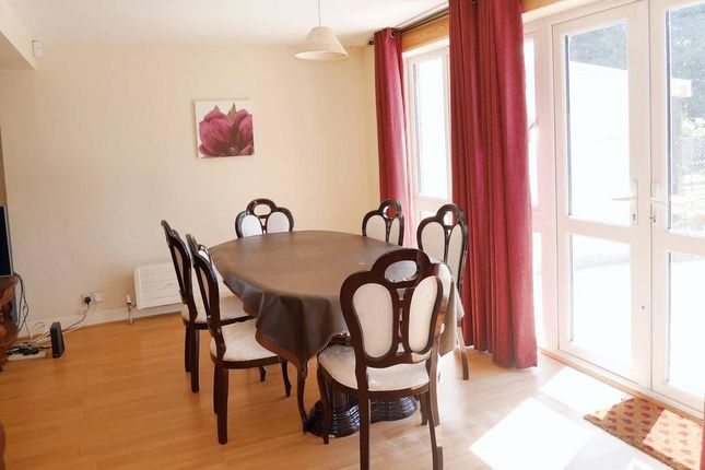 22, Hunters Grove, Kenton photo 5