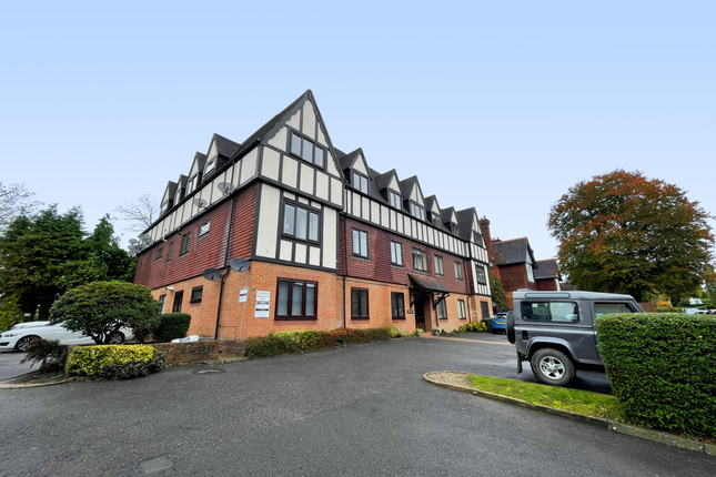 Thumbnail Flat for sale in Gresham Road, Oxted