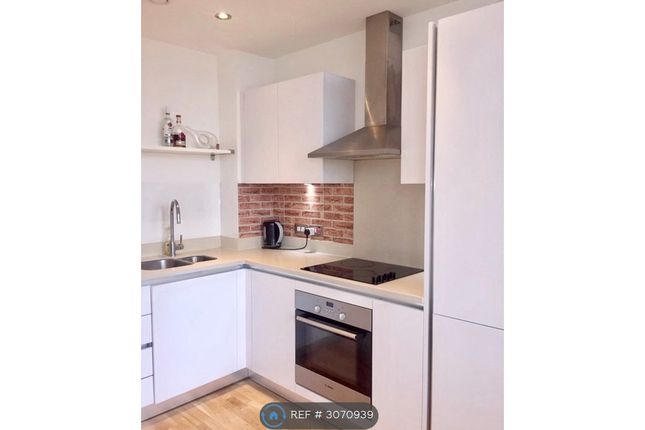 Flat, Norwich House Streatham High Road, London photo 2