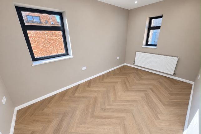5 Friern Park, LONDON photo 4