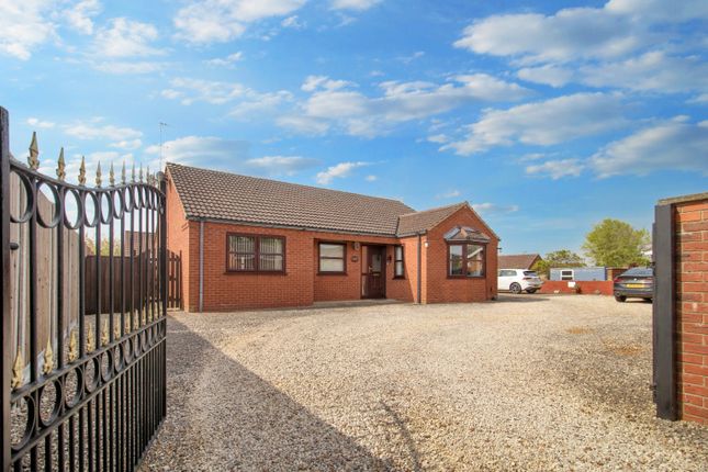 Thumbnail Detached bungalow for sale in Bridge Road, Sutton Bridge, Spalding, Lincolnshire