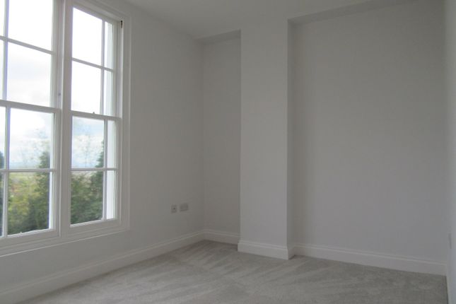 Flat 2 Foley House, 28 Worcester Road, Malvern photo 5