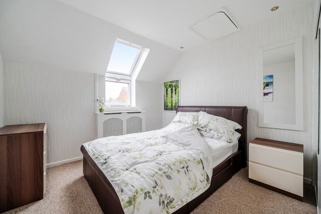 33, Grange Drive, Cheltenham photo 4