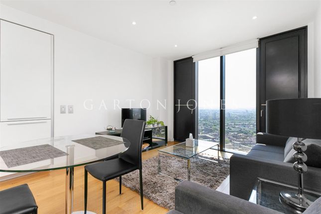 Flat for sale in Strata Building, 8 Walworth Road, Elephant And Castle, London
