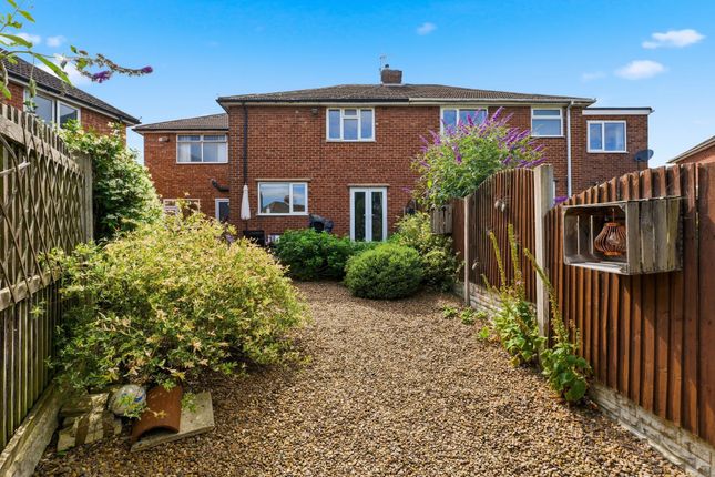 16 Windsor Drive, Chesterfield photo 4