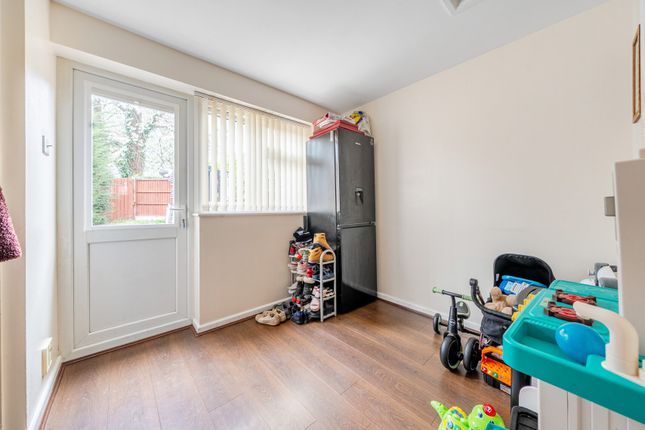 32, Thorney Leys, Oxfordshire photo 3