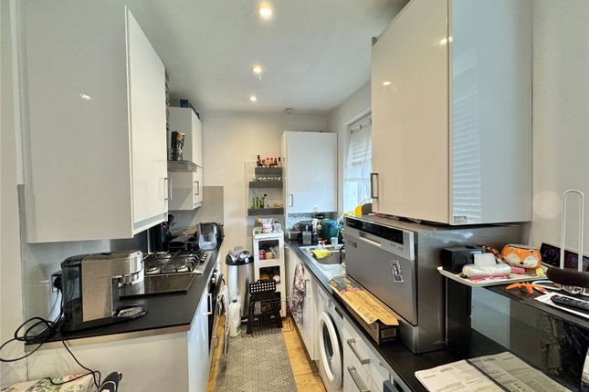 12, Park Avenue Maisonettes, Bushey photo 5