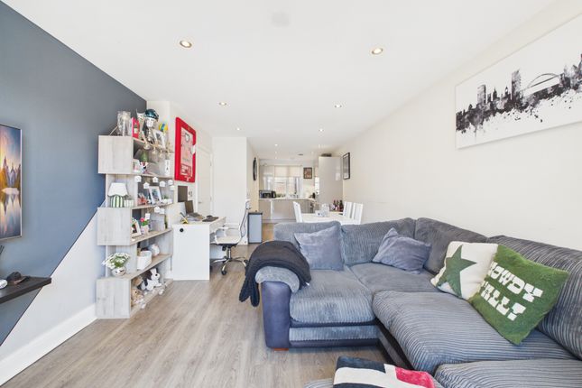 9 Queens Court, High Wycombe photo 4