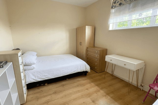 834A Green Lanes, London N21 2RT, Winchmore Hill, London photo 4