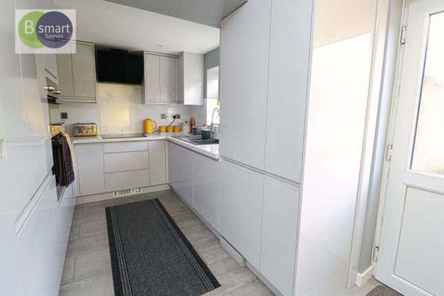 11, Muirfield Avenue, Mexborough photo 4