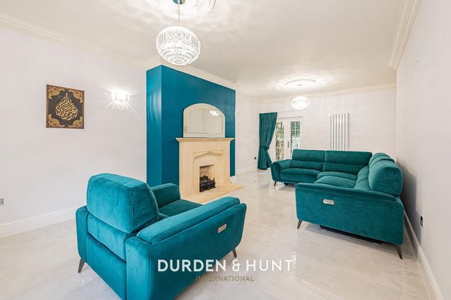 16 Regents Drive, Woodford Green photo 2