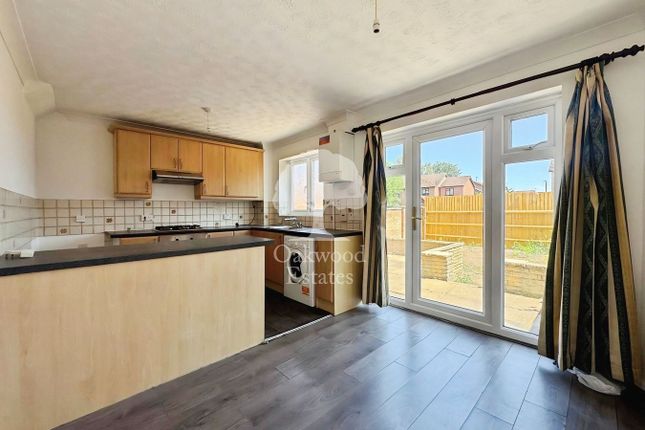29, Moore Close, Slough photo 4