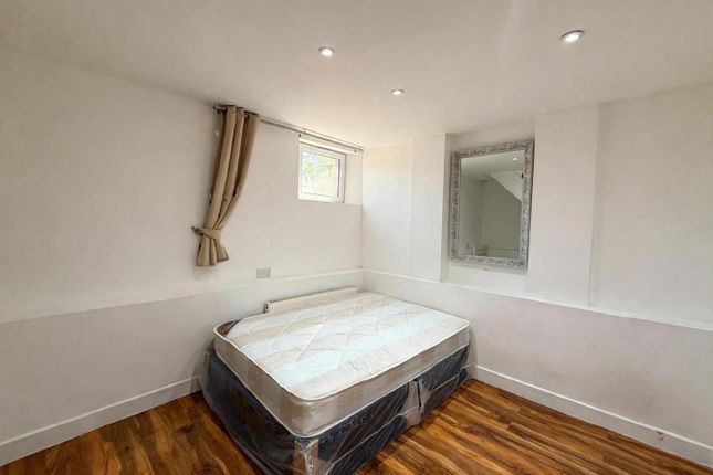 Lynton Road, Acton photo 5