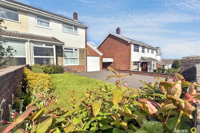 Lan Close, Graigwen Pontypridd photo 2